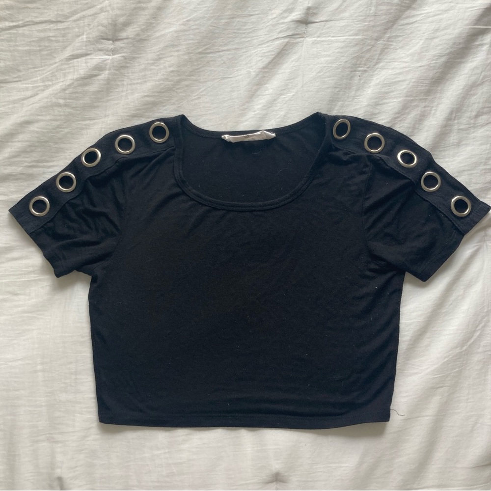 Emma & Sam crop-top with grommet details